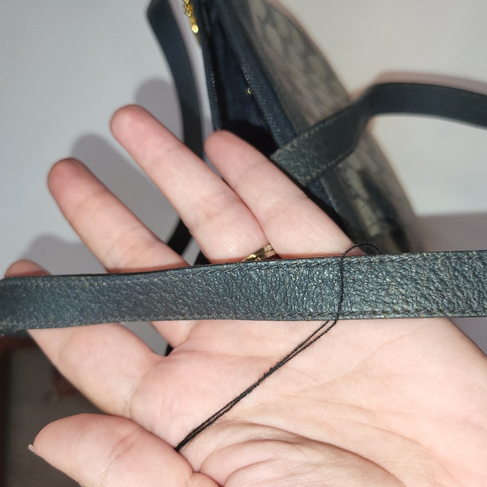 Authentic Gucci Crossbody - Picture 3 of 10